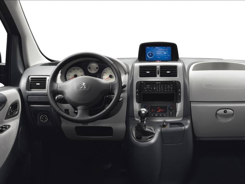 Фото автомобиля Peugeot Expert микроавтобус